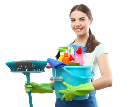 Bathroom move out cleaning with limescale and surface detailing
