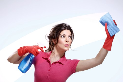Local cleaner maintaining a tidy Uxbridge home on a weekly schedule